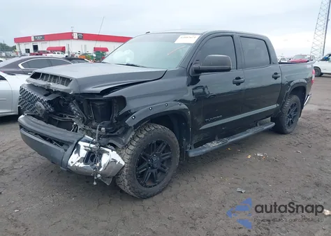 2018 Toyota Tundra Sr5 5.7L V8 z USA, uszkodzony, nr VIN 5TFDW5F1XJX759129